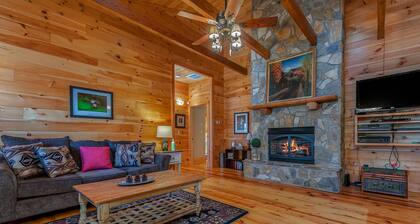 Nature's Den | Pet-Friendly, Mountaintop Cabin in Columbus