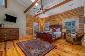 2 bedrooms, iron/ironing board, WiFi, bed sheets - Nature's Den | Pet-Friendly, Mountaintop Cabin in Columbus (Columbus)