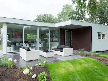 Light Bungalow With Dishwasher, Near Maastricht