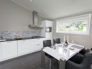 Bungalow | Private kitchen - Light Bungalow With Dishwasher, Near Maastricht (Susteren)