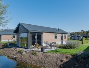 House | Exterior - Comfortable Chalet Located in the Polder, Near Alkmaar (West-Graftdijk)