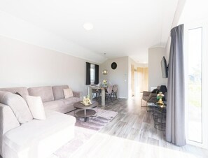 House | Living room - Comfortable Chalet Located in the Polder, Near Alkmaar (West-Graftdijk)