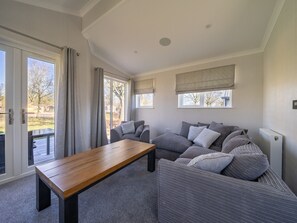 Chalet | Living area - Well-kept Chalet not far From the Biesbosch (Dordrecht)