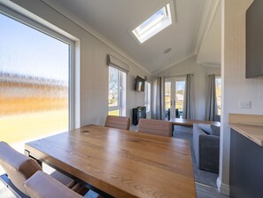 Chalet | Dining - Well-kept Chalet not far From the Biesbosch (Dordrecht)