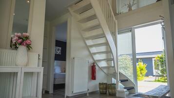 House | 5 bedrooms, individually furnished, bed sheets