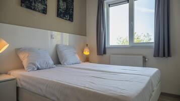 House | 5 bedrooms, individually furnished, bed sheets