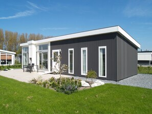 Chalet | Exterior - Modern Chalet With Combi-microwave (Brunssum)