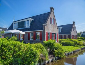 Exterior - Holiday Home Built in Zaanse Style, Near Alkmaar (West-Graftdijk)