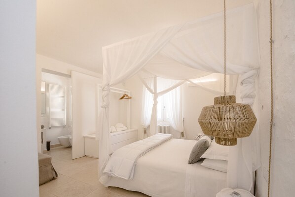 5 bedrooms, iron/ironing board, travel cot, free WiFi
