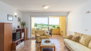 Unclassified image, 5 of 24, button - Spacious 2 Bedroom Apartment with Shared Pool near Rovinj (Rovinj)