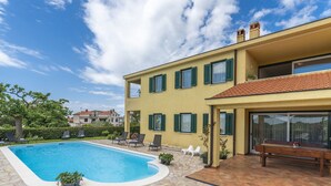 Unclassified image, 3 of 24, button - Spacious 2 Bedroom Apartment with Shared Pool near Rovinj (Rovinj)