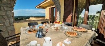 Peaceful Villa in Montefiascone with Hot Tub