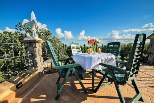 Peaceful Villa in Montefiascone with Hot Tub