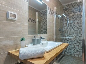 Shower, hair dryer, towels - Modern Newly Built Villa in a Beautiful Location With Private Pool and Garden (Sveti Lovrec)