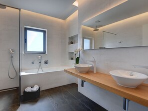 Bathroom - Villa in Vodnjan With Swimming Pool (Vodnjan)