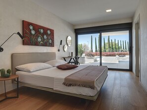 6 bedrooms, individually furnished, iron/ironing board, bed sheets - Villa in Vodnjan With Swimming Pool (Vodnjan)