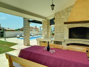 Balcony - Rustic Villa in Vodnjan With Private Pool (Vodnjan)