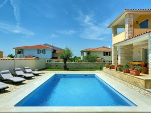 Pool - Rustic Villa in Vodnjan With Private Pool (Vodnjan)