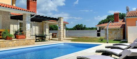 Villa | Pool | Indoor pool, outdoor pool