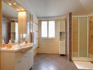 Villa | Bathroom | Shower