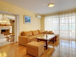 Living area - Rustic Villa in Vodnjan With Private Pool (Vodnjan)