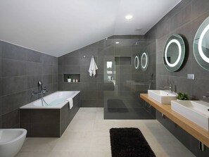 Apartment | Bathroom - Luxury Apartment With Hot Tub and Sea View, Near the Beach and Close to Pula (Fazana)