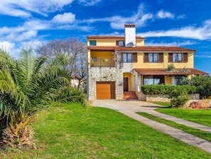 Exterior - Modern Apartment at Pomer Near the Sea (Medulin)