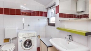 Apartment | Bathroom