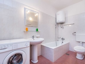 Apartment | Bathroom