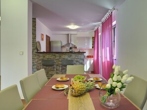 Villa | Dining - Villa in Pula With sea Beach (Pula)