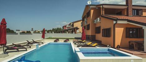 ヴィラ | プール | 屋内プール、屋外プール