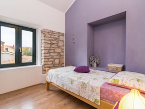 House | 4 bedrooms, individually furnished, bed sheets