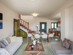 Villa | Eget kök | Mikrovågsugn, spishäll, vattenkokare och brödrost