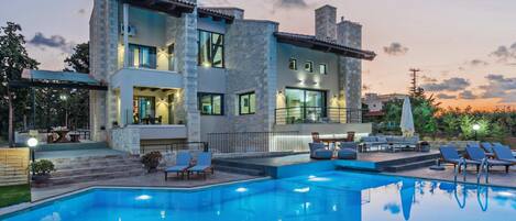 Vila | Kolam renang | Kolam renang indoor dan kolam renang outdoor