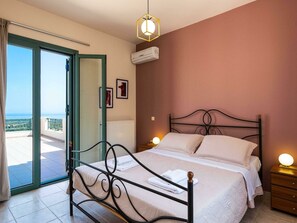 Villa | 4 hálószoba, egyedi berendezés, vasaló/vasalódeszka és ágynemű