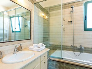 Villa | Bathroom | Hair dryer, soap, shampoo