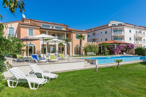 Modern Apartment With Balcony and sea View for 2 Persons in Medulin