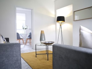 Living room - Pleasant Apartment in Glasgow near Seven Lochs Park (Glasgow)