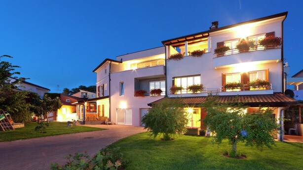 Unclassified image, 1 of 31, button - Modern Apartment for 2-4 Persons in Familily House With Shared Pool (Porec)