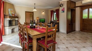 Unclassified image, 4 of 39, button - Villa for up to 8 Persons, With Private Garden and Pool (Tinjan)