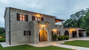Unclassified image, 3 of 39, button - Villa for up to 8 Persons, With Private Garden and Pool (Tinjan)