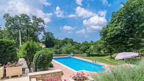 Unclassified image, 2 of 39, button - Villa for up to 8 Persons, With Private Garden and Pool (Tinjan)