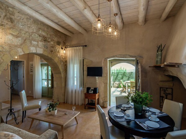 Villa | Dining