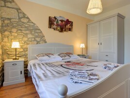 House | 3 bedrooms, individually furnished