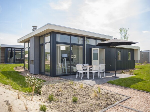 Chalet | Exterior - Modern Chalet With Combi Microwave, Near Rockanje (Hellevoetsluis)