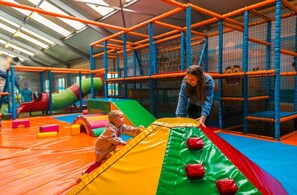 Chalet | Children's area - Modern Chalet With Combi Microwave, Near Rockanje (Hellevoetsluis)
