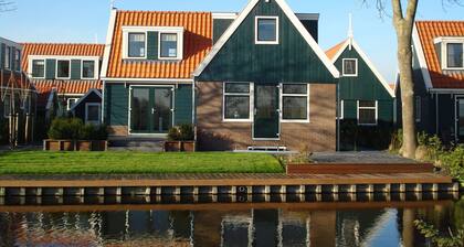 Holiday Home Built in Zaanse Style, Near Alkmaar