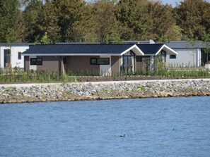 Chalet | Exterior - Modern Chalet With Dishwasher on the Markermeer (Bovenkarspel)
