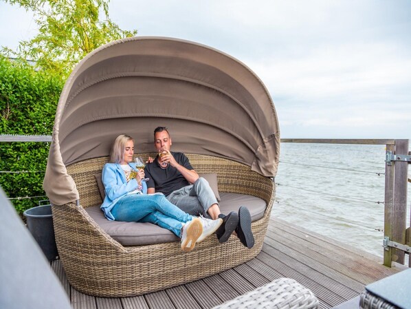 Chalet | Exterior - Modern Chalet With Dishwasher on the Markermeer (Bovenkarspel)