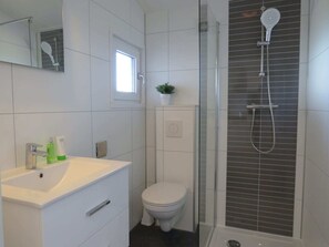 Chalet | Bathroom - Modern Chalet With Dishwasher on the Markermeer (Bovenkarspel)
